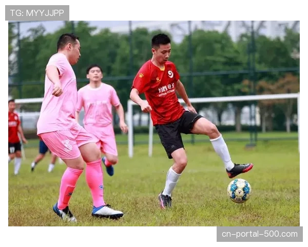 宁波城市足球联赛首轮风雨无阻进行，展现草根足球生命力