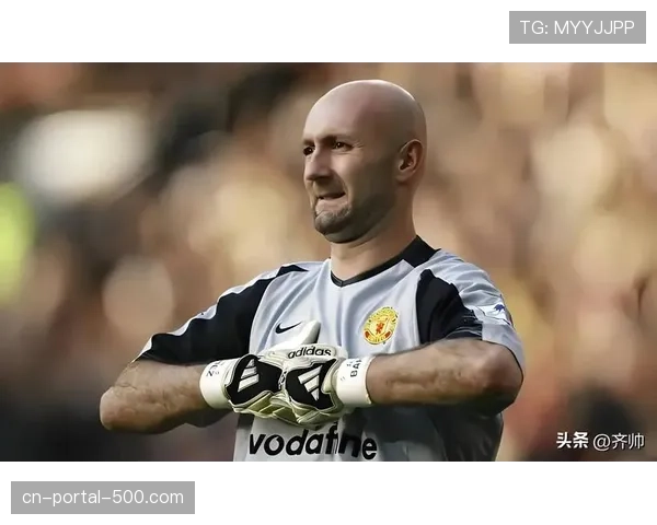 镜头捕捉：曼联门将奥纳纳扑出关键点球后怒吼激励后防线